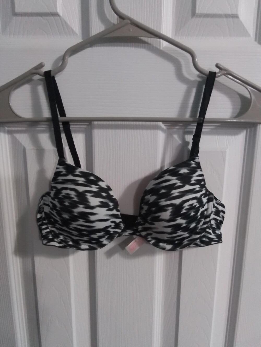 Pink Victorias Secret Black & White Patterned Push-Up Bra